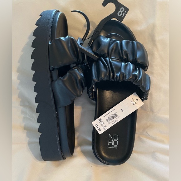 3 Pair Sandals 8.5 - Picture 3 of 8